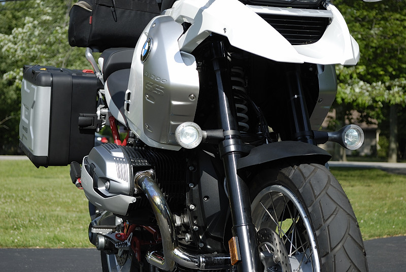 motolight-motorcycle-lights-on-bmw-motorcycle-8