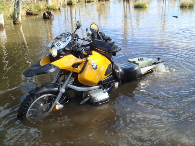motolight-lights-on-bmw-motorcycle-under-water