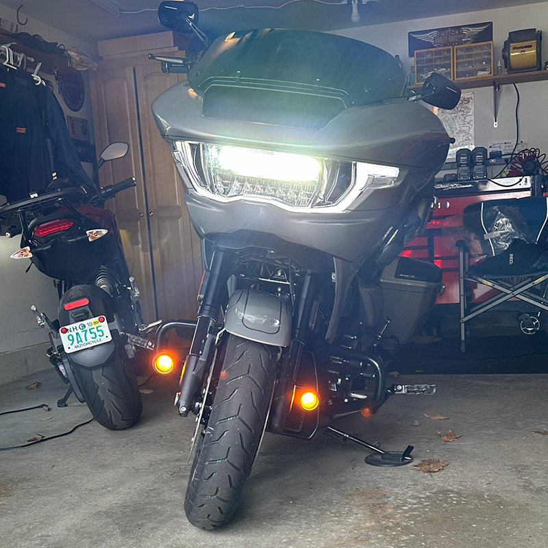 2023-hd-road-glide-with-motolights